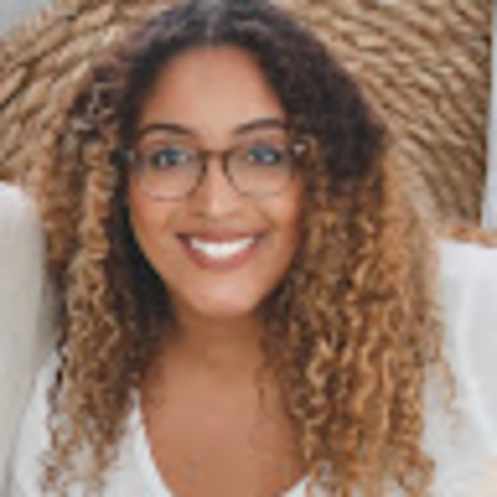 Meet your Posher, Cassandra